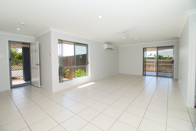 Photo - 77 Shoalmarra Drive, Mount Low QLD 4818 - Image 3