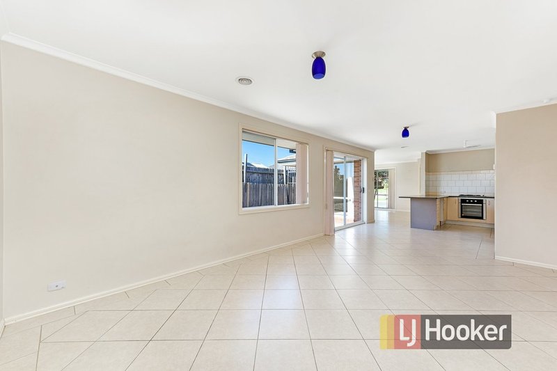 Photo - 77 Strathaird Drive, Narre Warren South VIC 3805 - Image 7