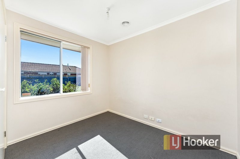 Photo - 77 Strathaird Drive, Narre Warren South VIC 3805 - Image 9