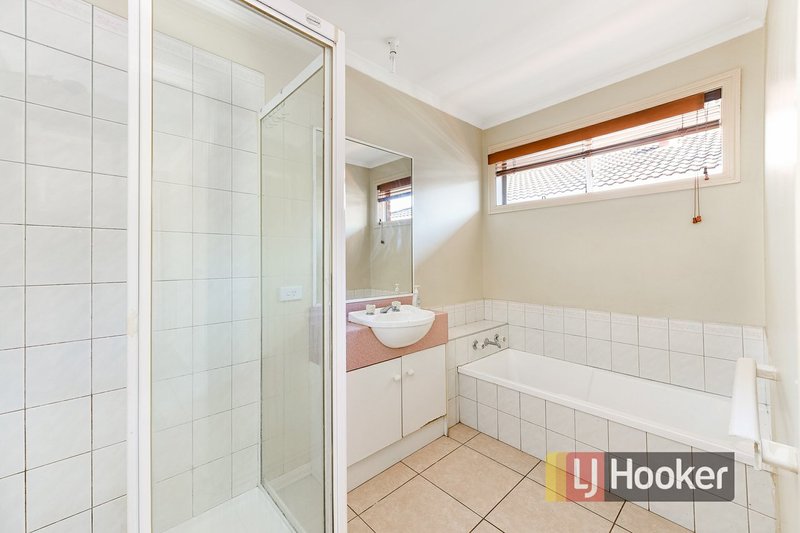 Photo - 77 Strathaird Drive, Narre Warren South VIC 3805 - Image 10