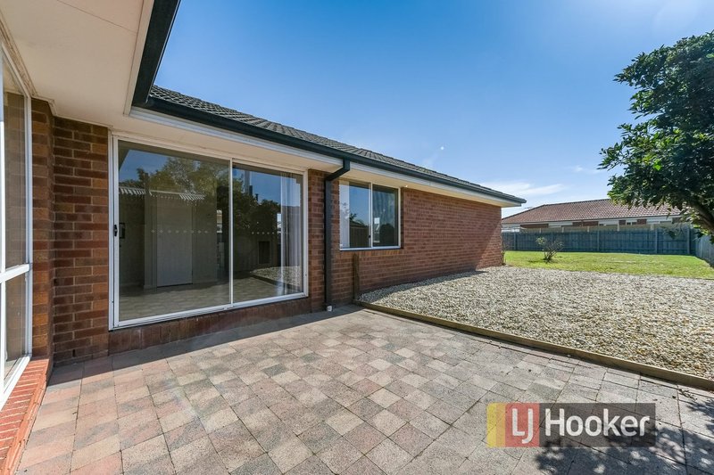 Photo - 77 Strathaird Drive, Narre Warren South VIC 3805 - Image 11