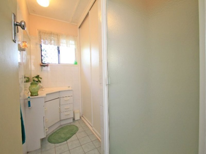 Photo - 77 Sutton Street, Barney Point QLD 4680 - Image 8