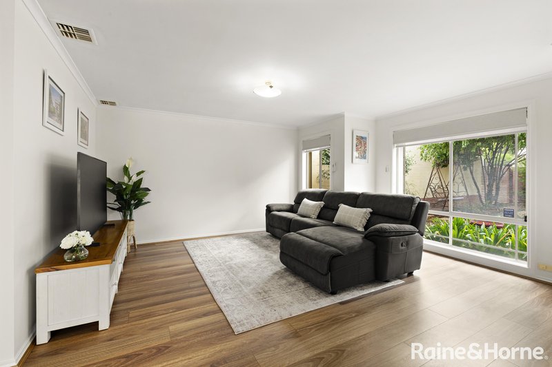 Photo - 77 Tenison-Woods Circuit, Bonython ACT 2905 - Image 3