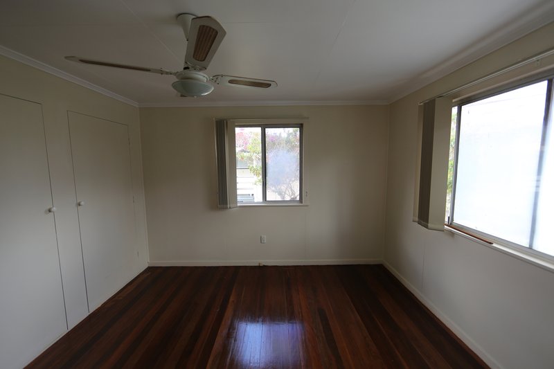 Photo - 77 Valentia Street, Mansfield QLD 4122 - Image 6