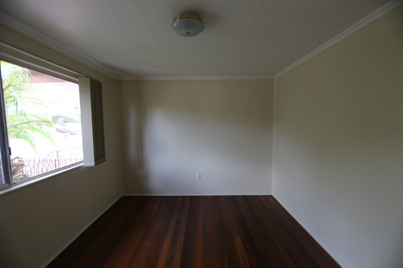 Photo - 77 Valentia Street, Mansfield QLD 4122 - Image 7