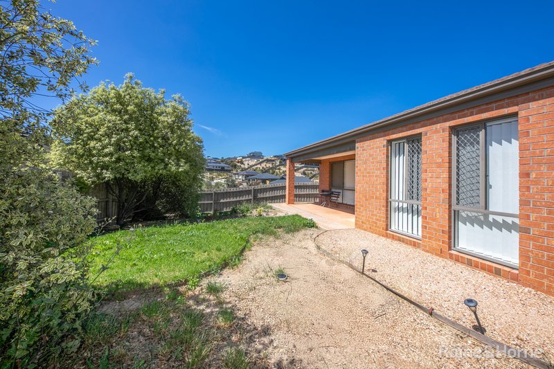 Photo - 77 Wedmore Crescent, Sunbury VIC 3429 - Image 2