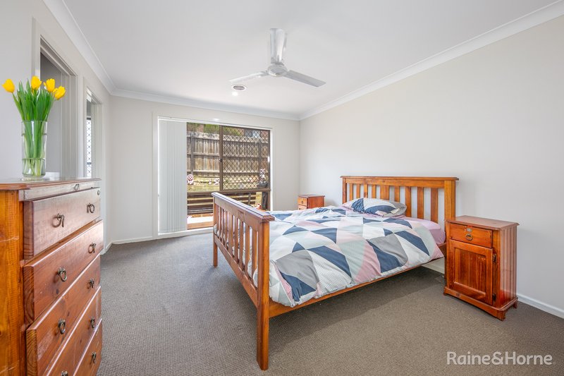 Photo - 77 Wedmore Crescent, Sunbury VIC 3429 - Image 7