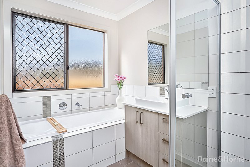 Photo - 77 Wedmore Crescent, Sunbury VIC 3429 - Image 10