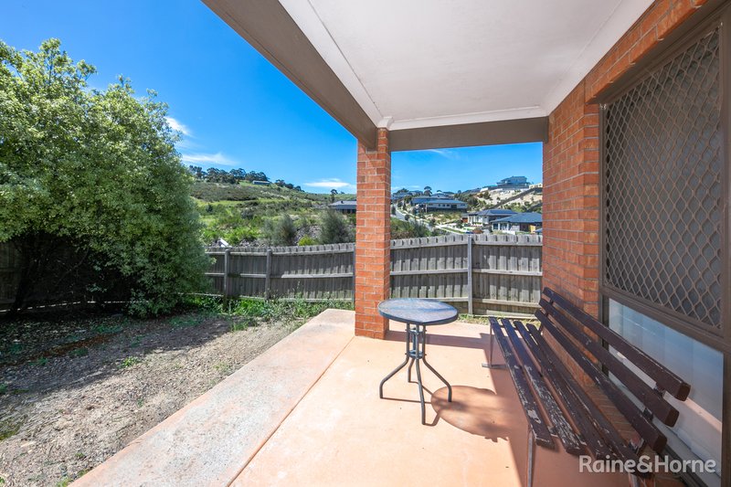 Photo - 77 Wedmore Crescent, Sunbury VIC 3429 - Image 12