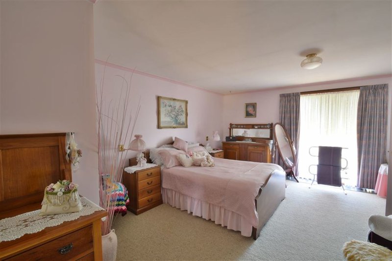 Photo - 77 Westbury Place, Deloraine TAS 7304 - Image 9