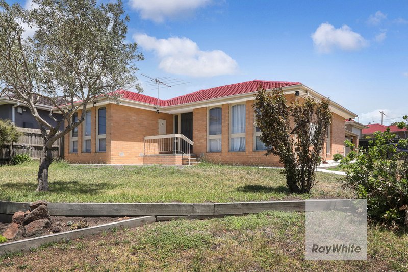 77 Wolverton Drive, Gladstone Park VIC 3043