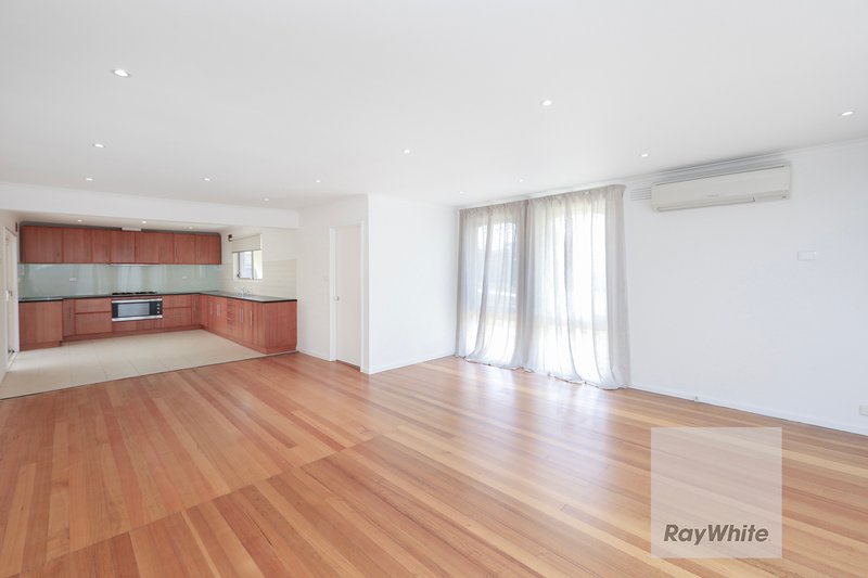 Photo - 77 Wolverton Drive, Gladstone Park VIC 3043 - Image 3