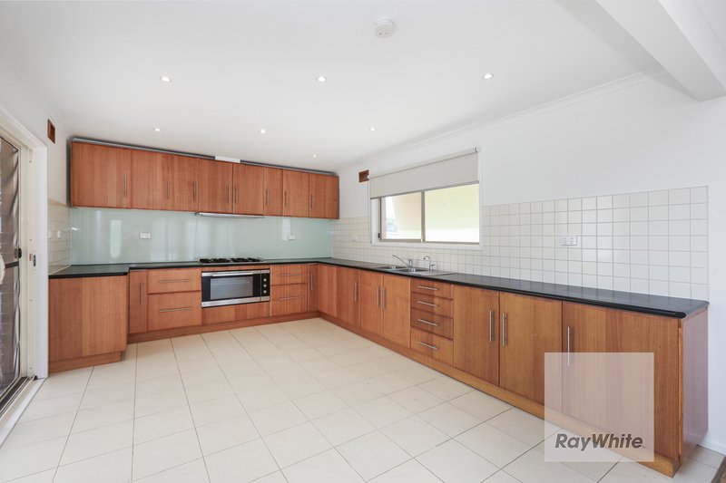 Photo - 77 Wolverton Drive, Gladstone Park VIC 3043 - Image 4