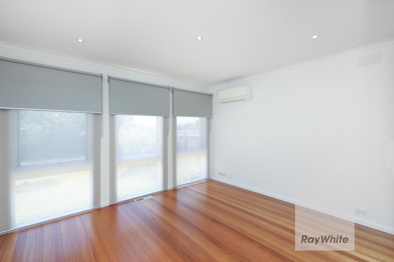 Photo - 77 Wolverton Drive, Gladstone Park VIC 3043 - Image 7