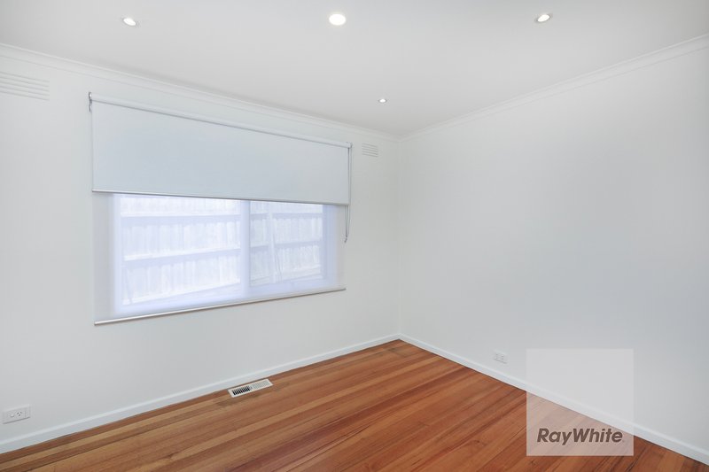 Photo - 77 Wolverton Drive, Gladstone Park VIC 3043 - Image 9