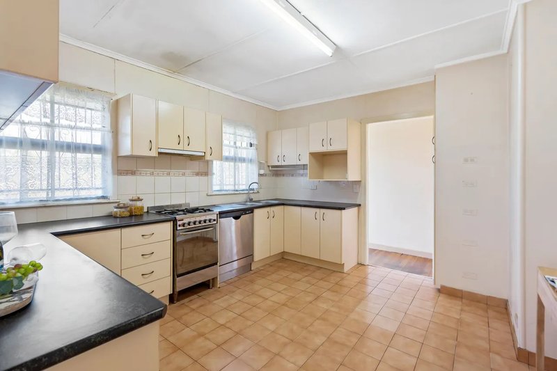 Photo - 779 Cavendish Road, Holland Park QLD 4121 - Image 7