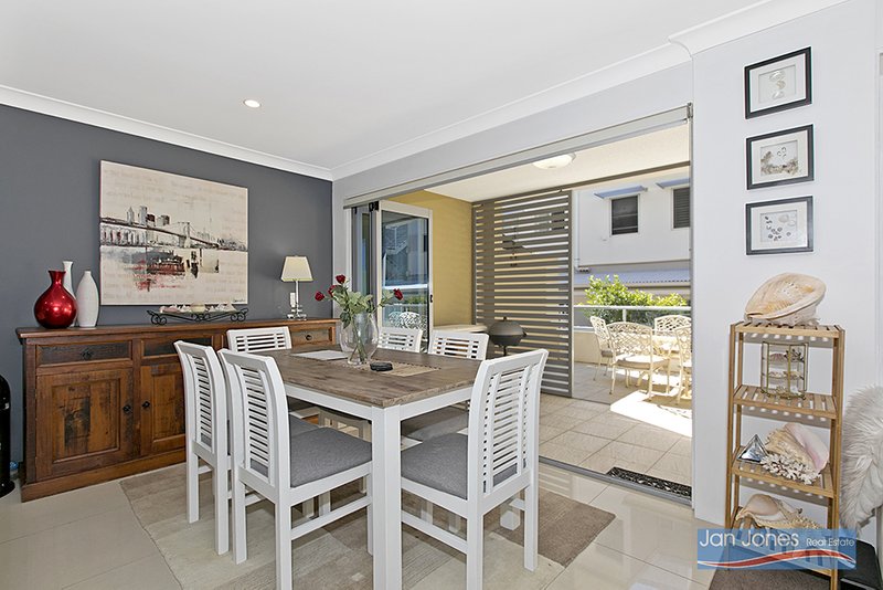 Photo - 7/8-10 Georgina St , Woody Point QLD 4019 - Image 6