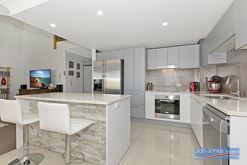 Photo - 7/8-10 Georgina St , Woody Point QLD 4019 - Image 7