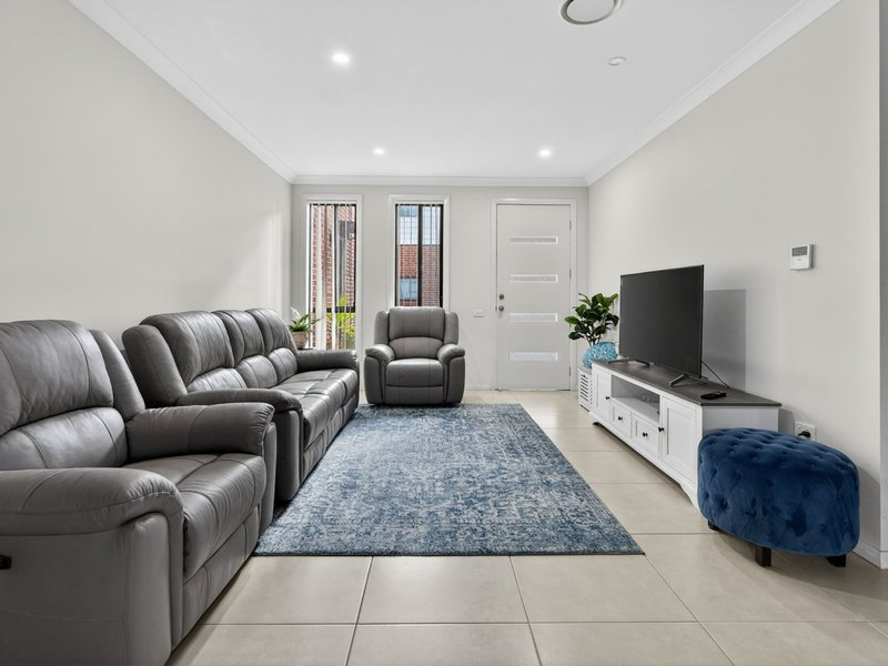 Photo - 7/8-12 Cumberland Road, Ingleburn NSW 2565 - Image 2