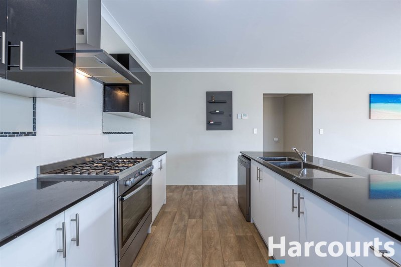 Photo - 78 Alexis Circle, Wannanup WA 6210 - Image 4