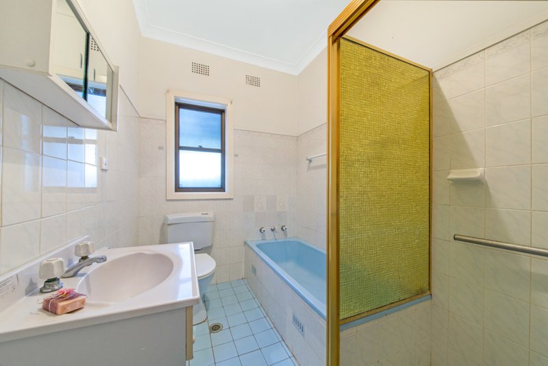 Photo - 78 Barina Avenue, Lake Heights NSW 2502 - Image 6