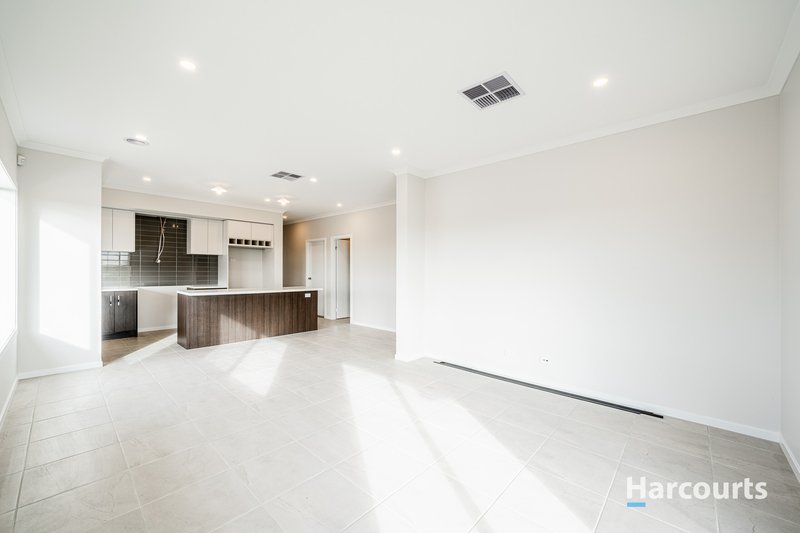 Photo - 78 Brown Boulevard, Donnybrook VIC 3064 - Image 4