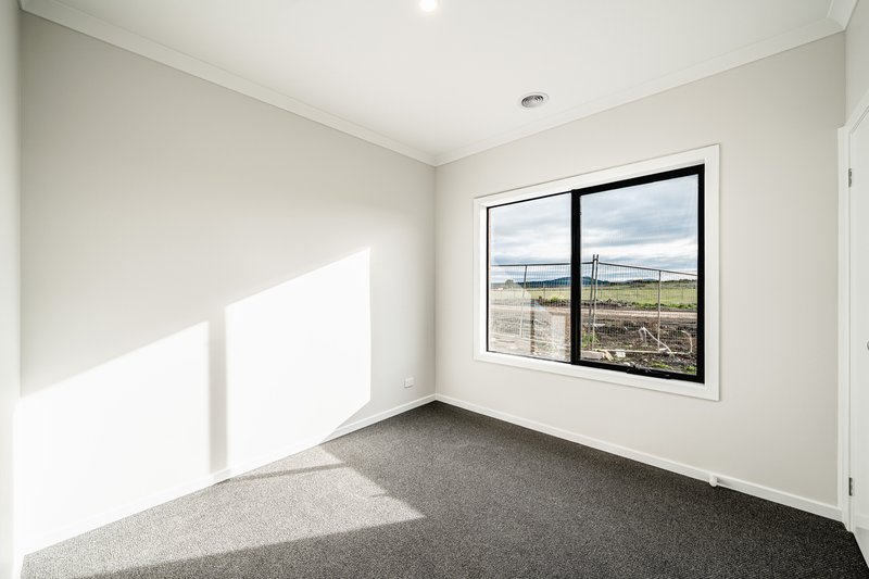 Photo - 78 Brown Boulevard, Donnybrook VIC 3064 - Image 11
