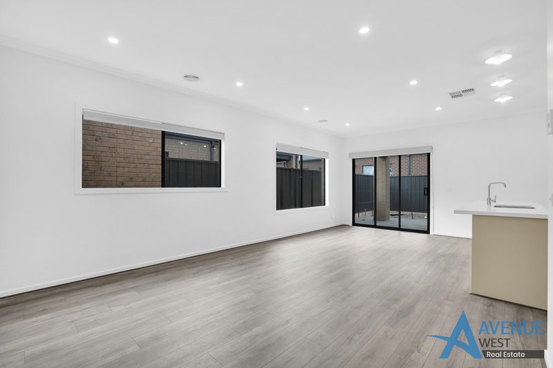 Photo - 78 Castlecrag Way, Strathtulloh VIC 3338 - Image 5