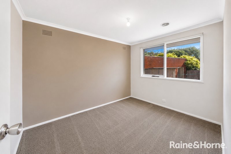Photo - 78 Circle Drive, Cranbourne VIC 3977 - Image 6