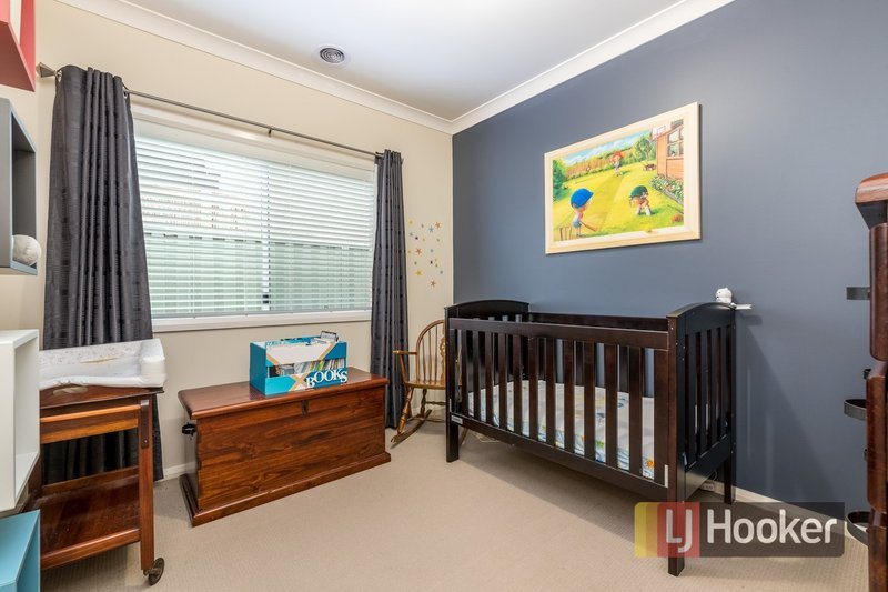 Photo - 78 Dusseldorp Avenue, Pakenham VIC 3810 - Image 7