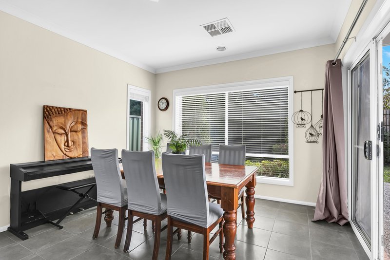 Photo - 78 Dusseldorp Avenue, Pakenham VIC 3810 - Image 3