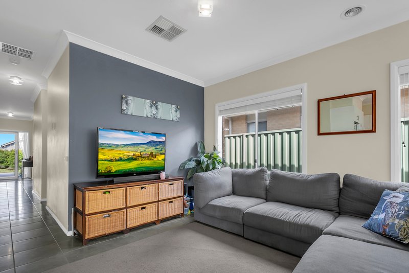 Photo - 78 Dusseldorp Avenue, Pakenham VIC 3810 - Image 5