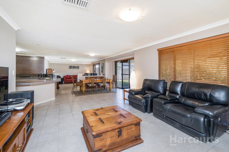 Photo - 78 Kemp Street, Pearsall WA 6065 - Image 11