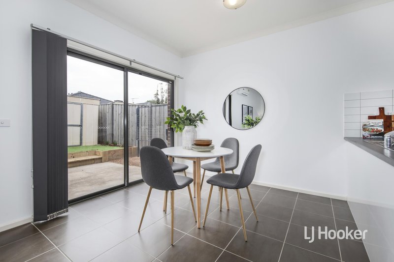 Photo - 78 Kingsford Drive, Point Cook VIC 3030 - Image 6