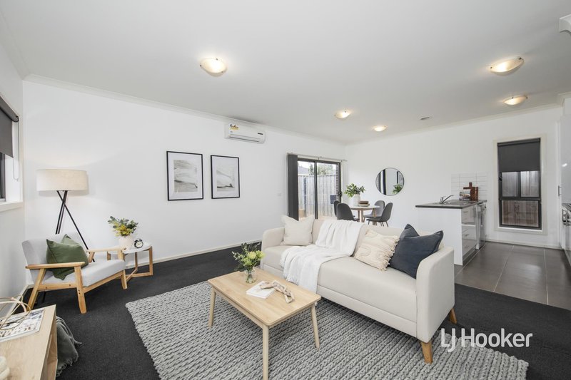 Photo - 78 Kingsford Drive, Point Cook VIC 3030 - Image 9