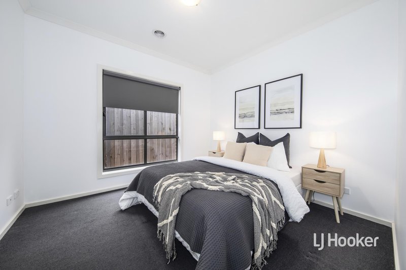 Photo - 78 Kingsford Drive, Point Cook VIC 3030 - Image 10