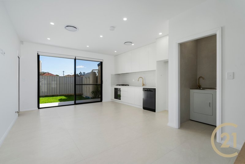 Photo - 7/8 Lang Road, Casula NSW 2170 - Image 3