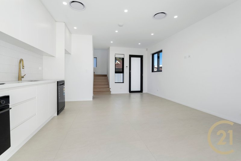 Photo - 7/8 Lang Road, Casula NSW 2170 - Image 4