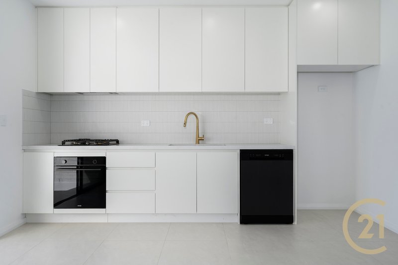 Photo - 7/8 Lang Road, Casula NSW 2170 - Image 5