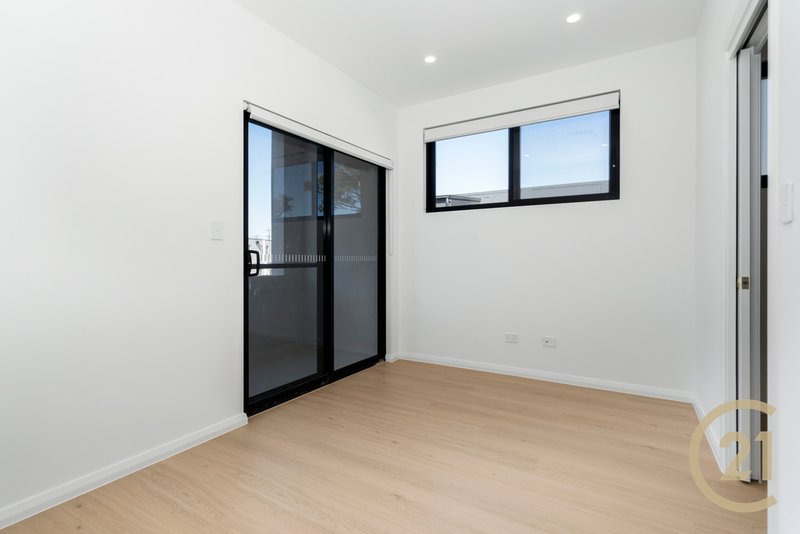 Photo - 7/8 Lang Road, Casula NSW 2170 - Image 8