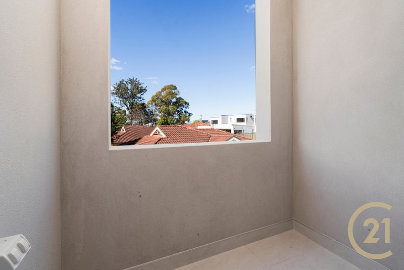 Photo - 7/8 Lang Road, Casula NSW 2170 - Image 10