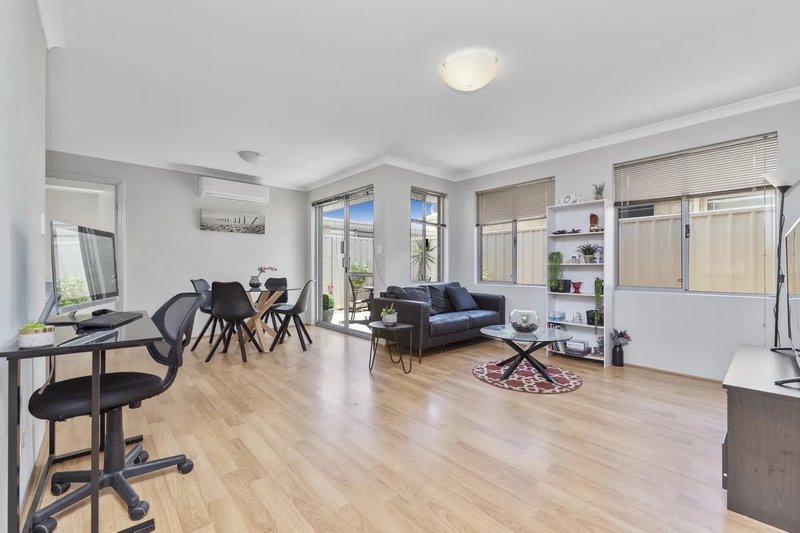Photo - 78 Leisure Way, Halls Head WA 6210 - Image 3