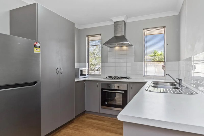 Photo - 78 Leisure Way, Halls Head WA 6210 - Image 5