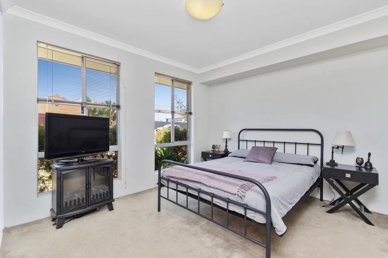 Photo - 78 Leisure Way, Halls Head WA 6210 - Image 7