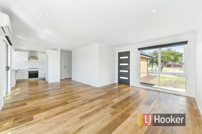 Photo - 78 Oaktree Drive, Hampton Park VIC 3976 - Image 3