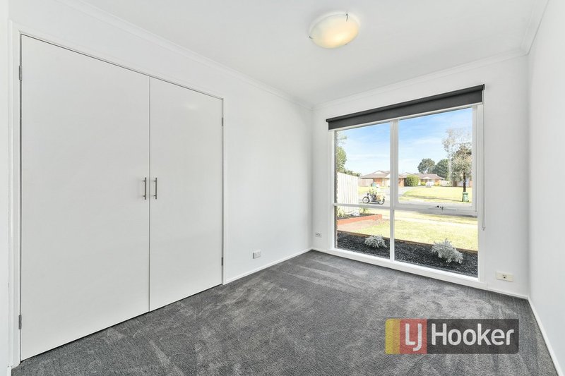 Photo - 78 Oaktree Drive, Hampton Park VIC 3976 - Image 11