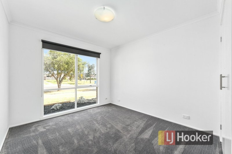 Photo - 78 Oaktree Drive, Hampton Park VIC 3976 - Image 12