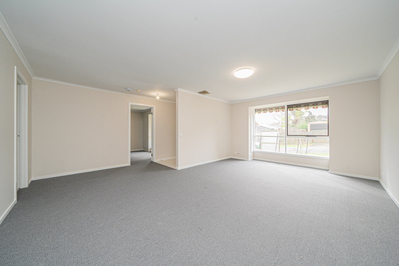 Photo - 78 Quarry Hills Drive, Berwick VIC 3806 - Image 5