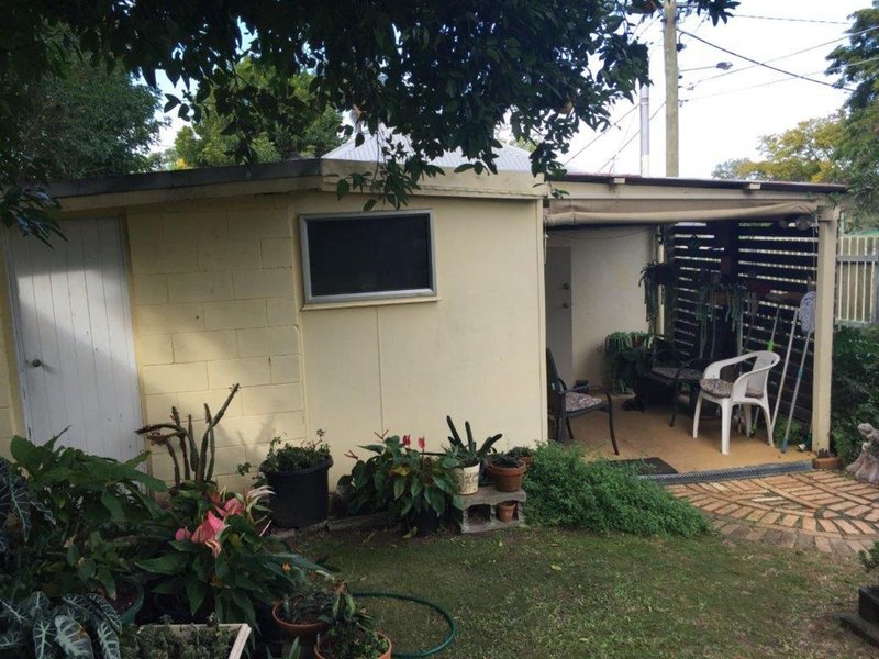 Photo - 78 Stradbroke Avenue, Wynnum QLD 4178 - Image 7