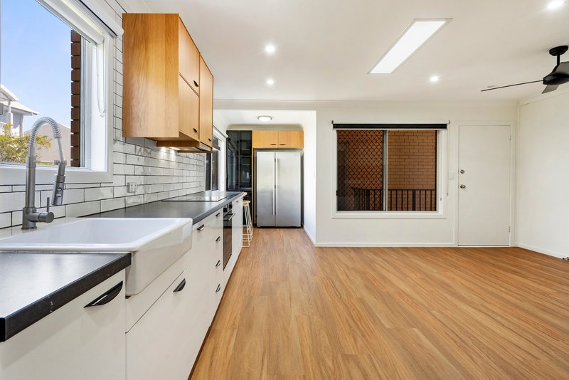 Photo - 7/8 Tweed Street, Coolangatta QLD 4225 - Image 5